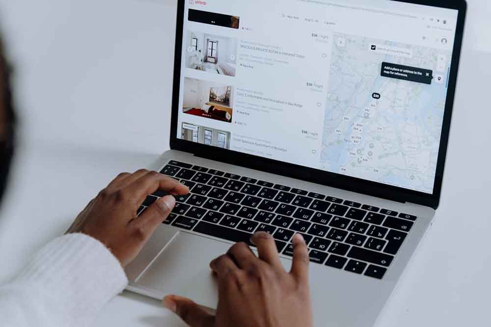 Annonce immobilière sur ordinateur